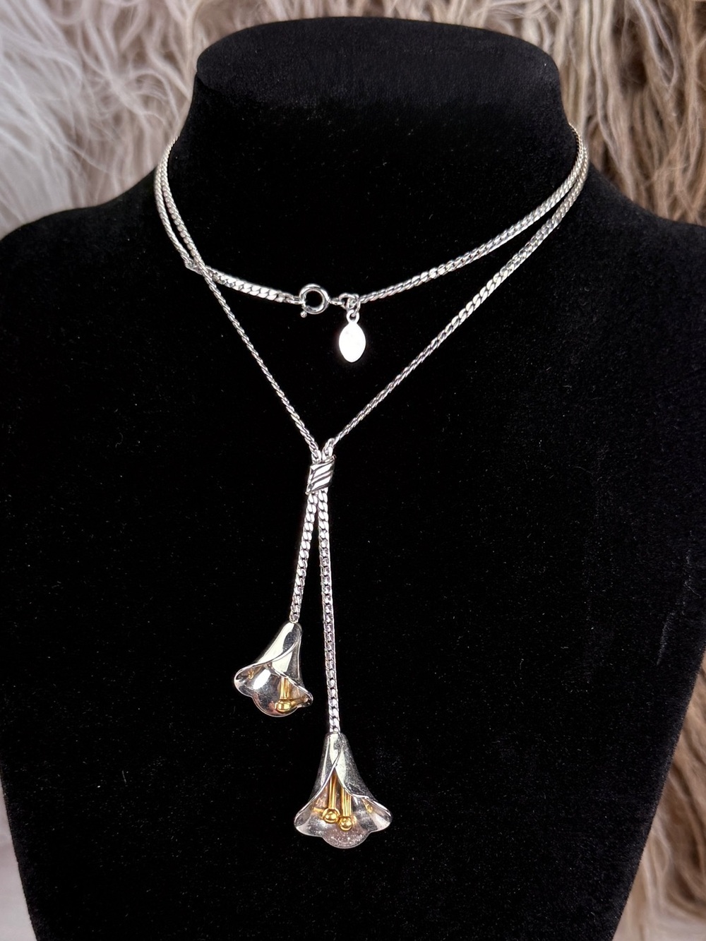 Vintage Avon Sleek Silvertone Y-Shaped flower drop Necklace